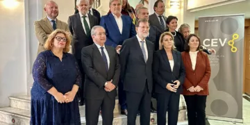 El pueblo español, con especial mención a los jóvenes, recibe el Premio de Convivencia Manuel Broseta por su solidaridad tras la DANA