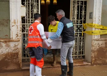 La Diputació de Valéncia coordina con Cruz Roja la entrega de kits de abrigo en municipios afectados por la DANA 1 La Diputació de Valéncia coordina con Cruz Roja la entrega de kits de abrigo en municipios afectados por la DANA