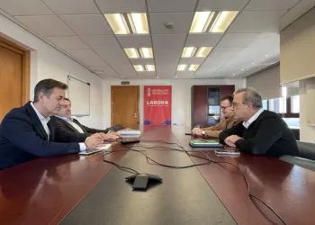 Labora mantiene reuniones con los sectores del mueble y el metal para trabajar en la reconstrucción de las zonas afectadas por la riada