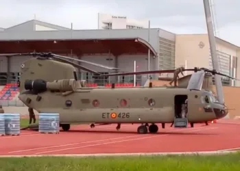 El Ejército despliega efectivos en Torrent para llevar agua potable y reforzar las tareas de emergencia tras la DANA