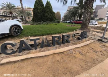 Vecinos de Catarroja denuncian abandono tras las inundaciones: falta de red, logística y apoyo municipal