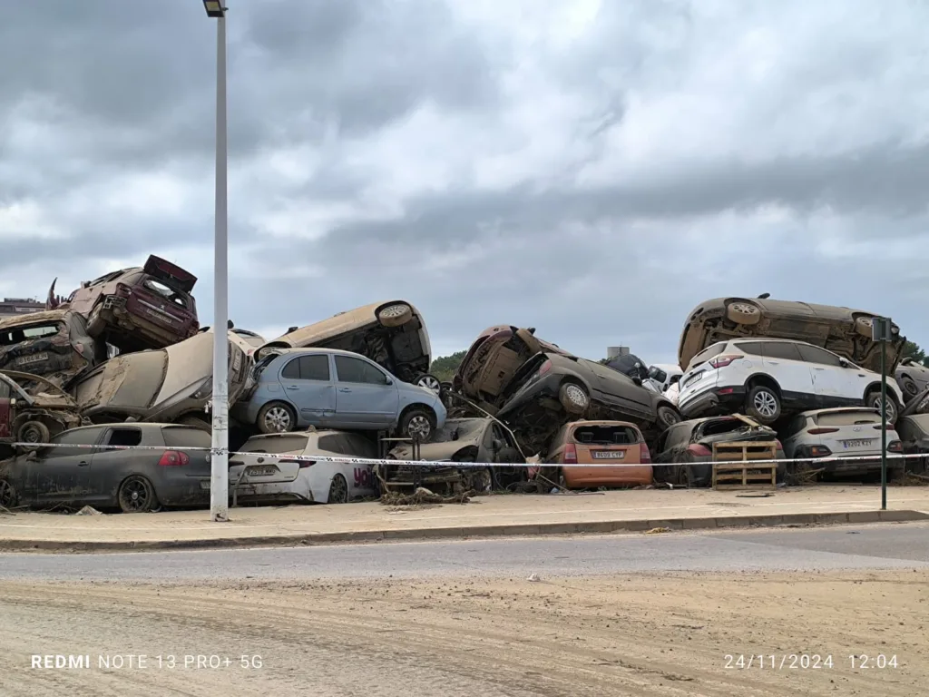 Vecinos de Catarroja denuncian abandono tras las inundaciones: falta de red, logística y apoyo municipal 3 Imagen de WhatsApp 2024 11 27 a las 17.03.44 c8a35a7c