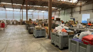 Nave cedida para las donaciones mercadona dana jpg