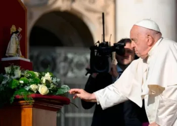 La imagen de la Virgen de los Desamparados preside la audiencia general del Papa en recuerdo a las víctimas de la Dana en la plaza de San Pedro