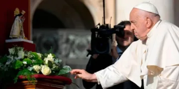 La imagen de la Virgen de los Desamparados preside la audiencia general del Papa en recuerdo a las víctimas de la Dana en la plaza de San Pedro