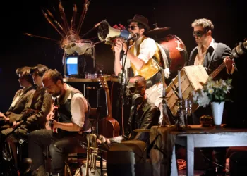 El Institut Valencià de Cultura ofrece en el Arniches los espectáculos 'Playing Tom Waits' y 'Cuál es mi nombre?' 1 El Institut Valencià de Cultura ofrece en el Arniches los espectáculos 'Playing Tom Waits' y 'Cuál es mi nombre?'