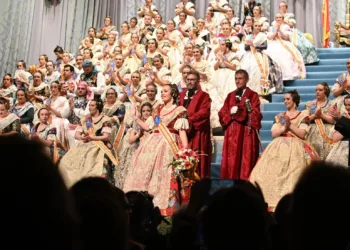 El Teatro Payà ha acogido la solemne Exaltación de la Reina Fallera para las Fallas de 2025, Claudia Sabater Llopis