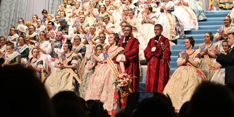 Solemne Exaltación de la Reina Fallera de Burriana para las Fallas de 2025, Claudia Sabater Llopis 1 El Teatro Payà ha acogido la solemne Exaltación de la Reina Fallera para las Fallas de 2025, Claudia Sabater Llopis