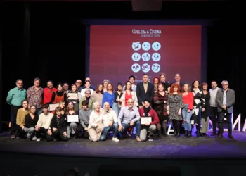 Mil amaneceres’ y ‘Mai oblidem’ arrasan en la XXI edición de ‘Cullera a Escena’, con un homenaje especial a Lola Moltó