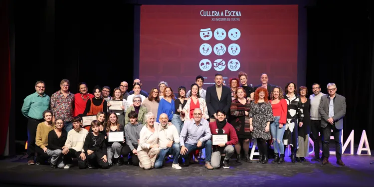 Mil amaneceres’ y ‘Mai oblidem’ arrasan en la XXI edición de ‘Cullera a Escena’, con un homenaje especial a Lola Moltó