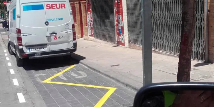 Valencia permitirá a autónomos afectados por la DANA usar zonas de carga y descarga con vehículos particulares 1 Valencia permitirá a autónomos afectados por la DANA usar zonas de carga y descarga con vehículos particulares