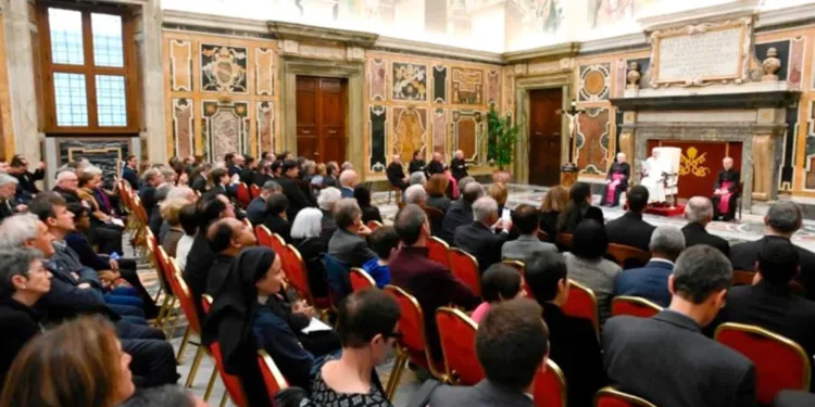 El Arzobispo de Valencia y sus auxiliares electos asisten a la audiencia con el Papa en el inicio del IPJPII