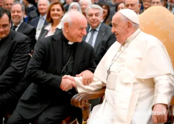 El Arzobispo de Valencia y sus auxiliares electos asisten a la audiencia con el Papa en el inicio del IPJPII