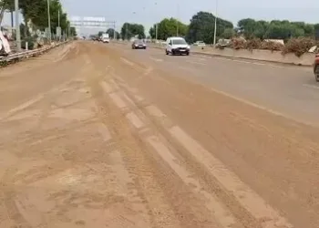El Ministerio de Transportes abre la Pista de Silla y la V30 y comienza a reparar las vías del AVE