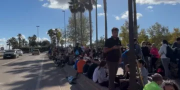 Miles de voluntarios sin poder limpiar gracias al desastre organizativo de la Generalitat Valenciana