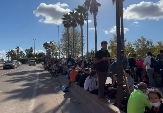 Miles de voluntarios sin poder limpiar gracias al desastre organizativo de la Generalitat Valenciana 1 Miles de voluntarios sin poder limpiar gracias al desastre organizativo de la Generalitat Valenciana
