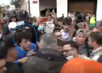 Luis Baguena, el joven voluntario que habló con el Rey Felipe VI en Paiporta, relata en redes la tensión y el caos tras la DANA