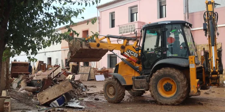 La DANA en Valencia: los afectados claman por ayuda específica mientras los voluntarios y agricultores lideran la recuperación 1 La DANA en Valencia: los afectados claman por ayuda específica mientras los voluntarios y agricultores lideran la recuperación