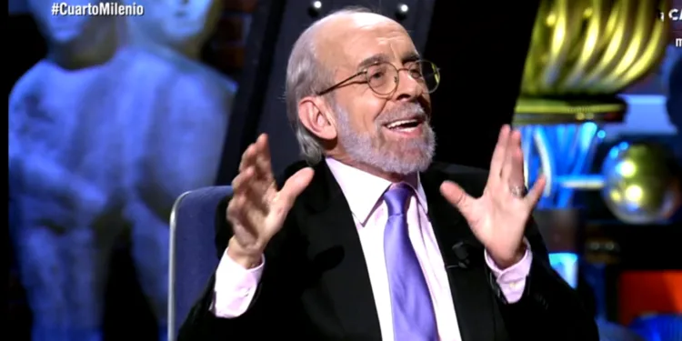 Enrique de Vicente advierte a Iker Jiménez sobre el futuro de 'Cuarto Milenio': "Es por tu bien que te calles" 1 Enrique de Vicente advierte a Iker Jiménez sobre el futuro de ‘Cuarto Milenio’: «Es por tu bien que te calles»