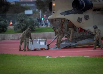 Torrent recibe un segundo cargamento de ayuda aérea para distribuir víveres y agua a las zonas afectadas por la DANA 1 Torrent recibe un segundo cargamento de ayuda aérea para distribuir víveres y agua a las zonas afectadas por la DANA