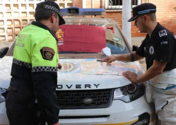 Los municipios afectados por la Dana cuentan con la ayuda de 90 policías locales de Valencia residentes en esas zonas