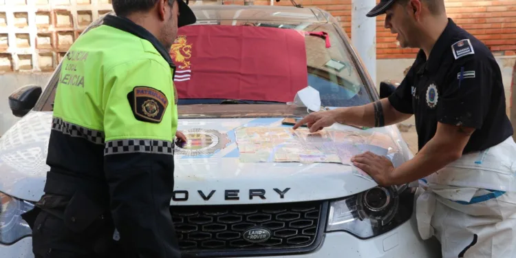 Los municipios afectados por la Dana cuentan con la ayuda de 90 policías locales de Valencia residentes en esas zonas 1 Los municipios afectados por la Dana cuentan con la ayuda de 90 policías locales de Valencia residentes en esas zonas