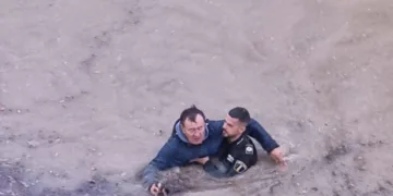 Primeros rescates por inundaciones en Altea. Carreteras cortadas en La Ribera Baixa