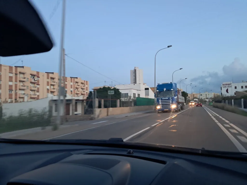 Los camiones regresan a la CV-500 gracias a las restricciones de la Generalitat Valenciana 3 WhatsApp Image 2024 11 07 at 20.03.261