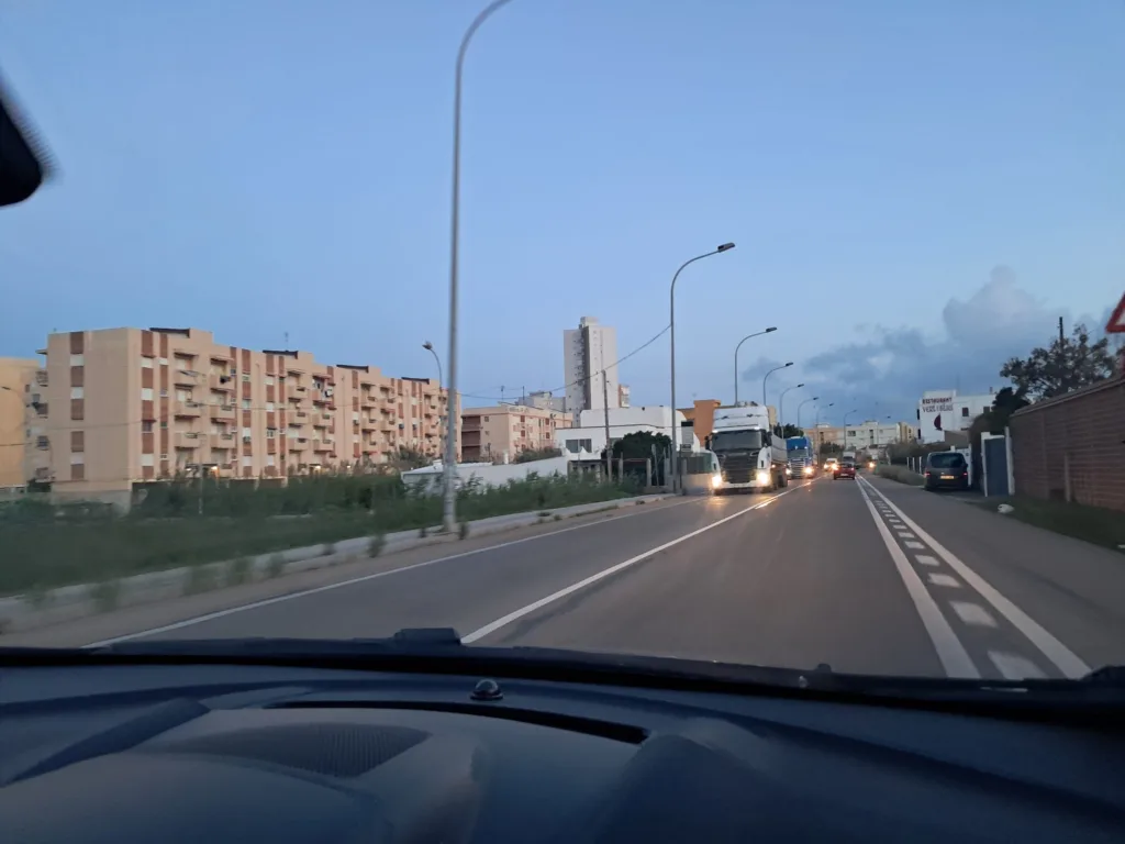 Los camiones regresan a la CV-500 gracias a las restricciones de la Generalitat Valenciana 2 WhatsApp Image 2024 11 07 at 20.03.27