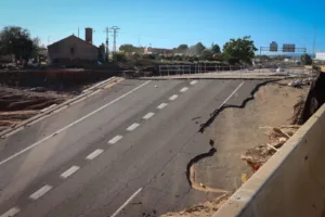 La CV-33 entre Torrent y Valencia reabrirá este martes tras la limpieza y reparación 4 WhatsApp Image 2024 11 11 at 12.16.46