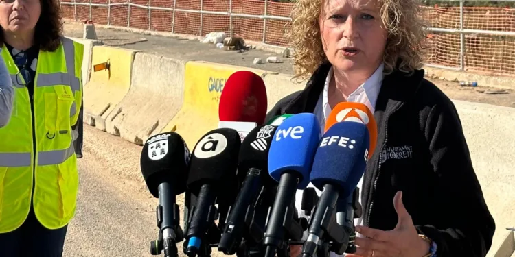 La CV-33 entre Torrent y Valencia reabrirá este martes tras la limpieza y reparación 1 La CV-33 entre Torrent y Valencia reabrirá este martes tras la limpieza y reparación