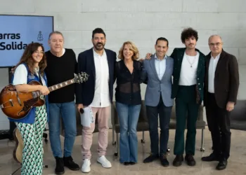 El Palau de la Música acoge la subasta “Guitarras solidarias por la Dana”