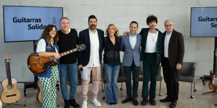El Palau de la Música acoge la subasta “Guitarras solidarias por la Dana”