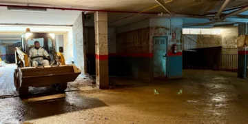 Más maquinaria para retirar lodos y vehículos de sótanos y garajes