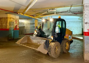 La Diputació de Valéncia inicia la extracción de lodos y residuos de 660 garajes para evitar problemas de salud