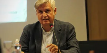 Lo Rat Penat recolza al seu president i exigix la reversió de la llei de creació de la AVL