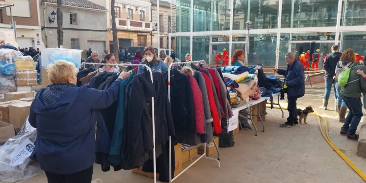 Torrent lleva su solidaridad a Paiporta 1 Torrent lleva su solidaridad a Paiporta