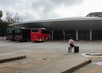 El servicio de autobuses entre Gandia y Valencia se amplía para compensar las restricciones ferroviarias