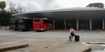 El servicio de autobuses entre Gandia y Valencia se amplía para compensar las restricciones ferroviarias