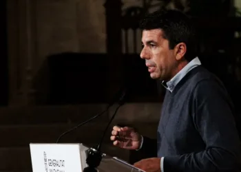 ¿Por qué Mazón pedía refuerzos de 500 en 500 soldados para una población de casi 500.000 afectados por la DANA?