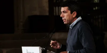 ¿Por qué Mazón pedía refuerzos de 500 en 500 soldados para una población de casi 500.000 afectados por la DANA?