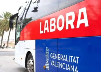 Labora trasladará autobuses a las zonas afectadas por la DANA para agilizar trámites de empresas y trabajadores 1 Labora trasladará dos autobuses a las zonas afectadas por la DANA para agilizar los trámites