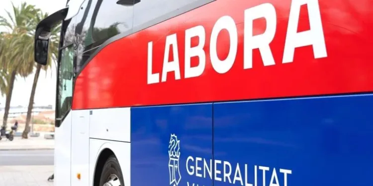 Labora abre el plazo para las ayudas directas de 3.000 euros a autónomos afectados por la DANA 1 Labora trasladará dos autobuses a las zonas afectadas por la DANA para agilizar los trámites