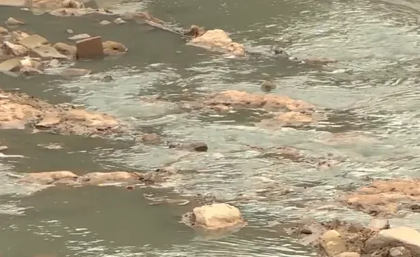 Y ahora olor insoportable en Paiporta por aguas fecales en el barranco del Poyo 1 Y ahora olor insoportable en Paiporta por aguas fecales en el barranco del Poyo