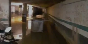 Vecinos de un bloque de Aldaya con los sótanos inundados se preguntan dónde está el Ejército