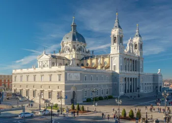 El Arzobispo de Valencia preside hoy en la Catedral de la Almudena la eucaristía por las víctimas de la DANA