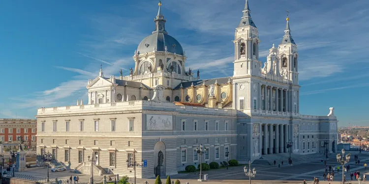 El Arzobispo de Valencia preside hoy en la Catedral de la Almudena la eucaristía por las víctimas de la DANA 1 El Arzobispo de Valencia preside hoy en la Catedral de la Almudena la eucaristía por las víctimas de la DANA