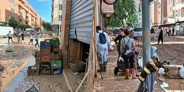 Arranca FuerzaBar Valencia, un movimiento liderado por Heineken España para levantar a los bares afectados por la #DANA 1 Arranca FuerzaBar Valencia, un movimiento liderado por Heineken España para levantar a los bares afectados por la #DANA