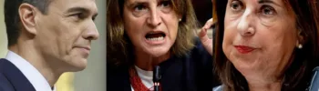 La Ministra de Defensa pierde los papeles ante unos voluntarios en un garaje inundado de Paiporta