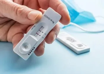 Sanidad pone en marcha la unidad móvil de vacunación frente a la gripe y la Covid-19 para facilitar la inmunización de la población